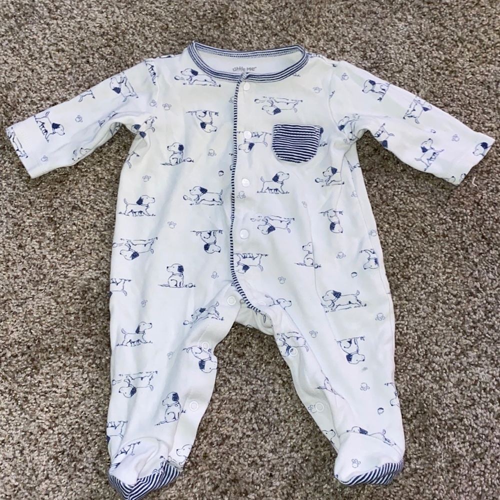 Footed onesie with matching hat